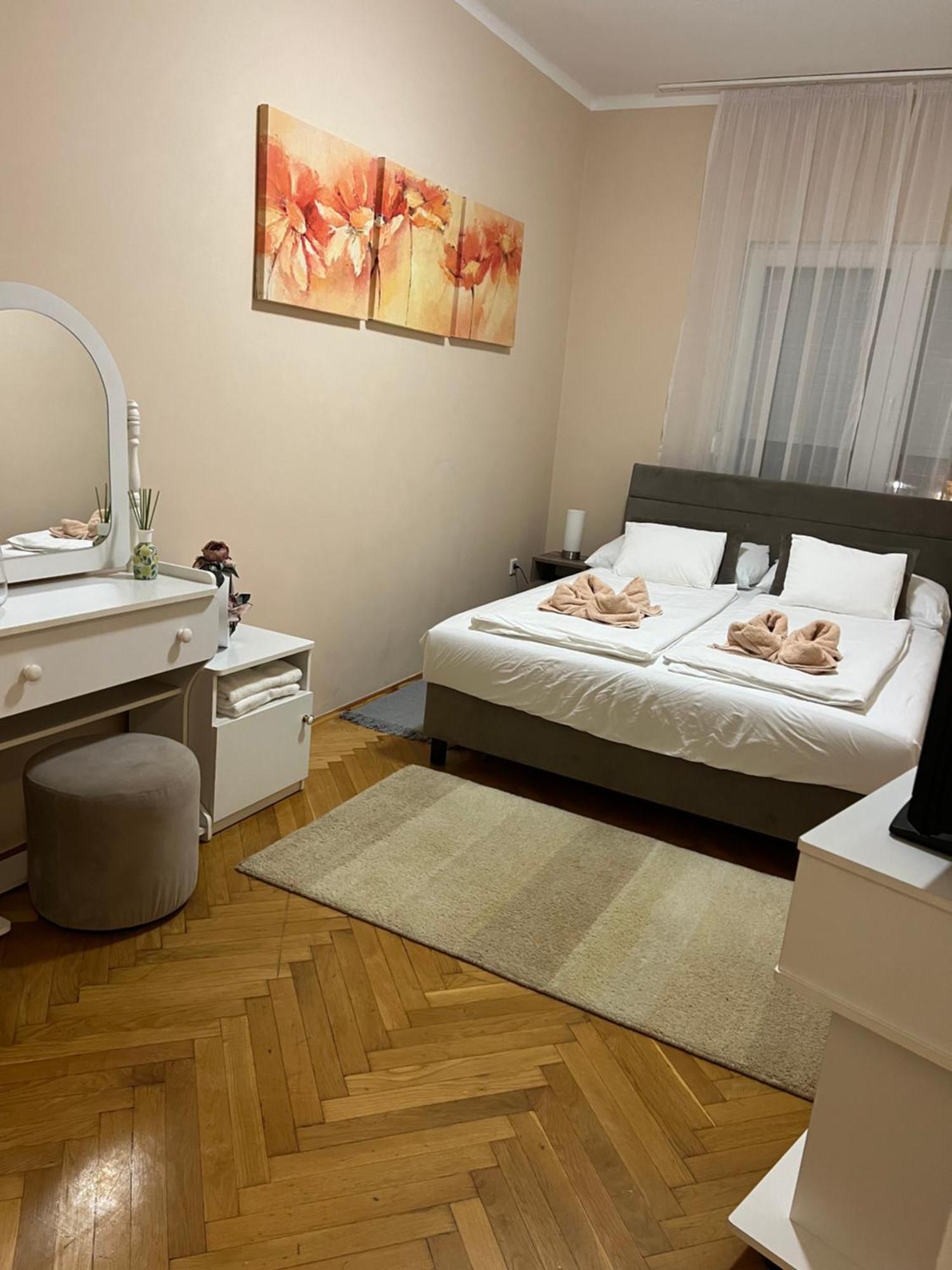 Centroom Надьканіжа Екстер'єр фото